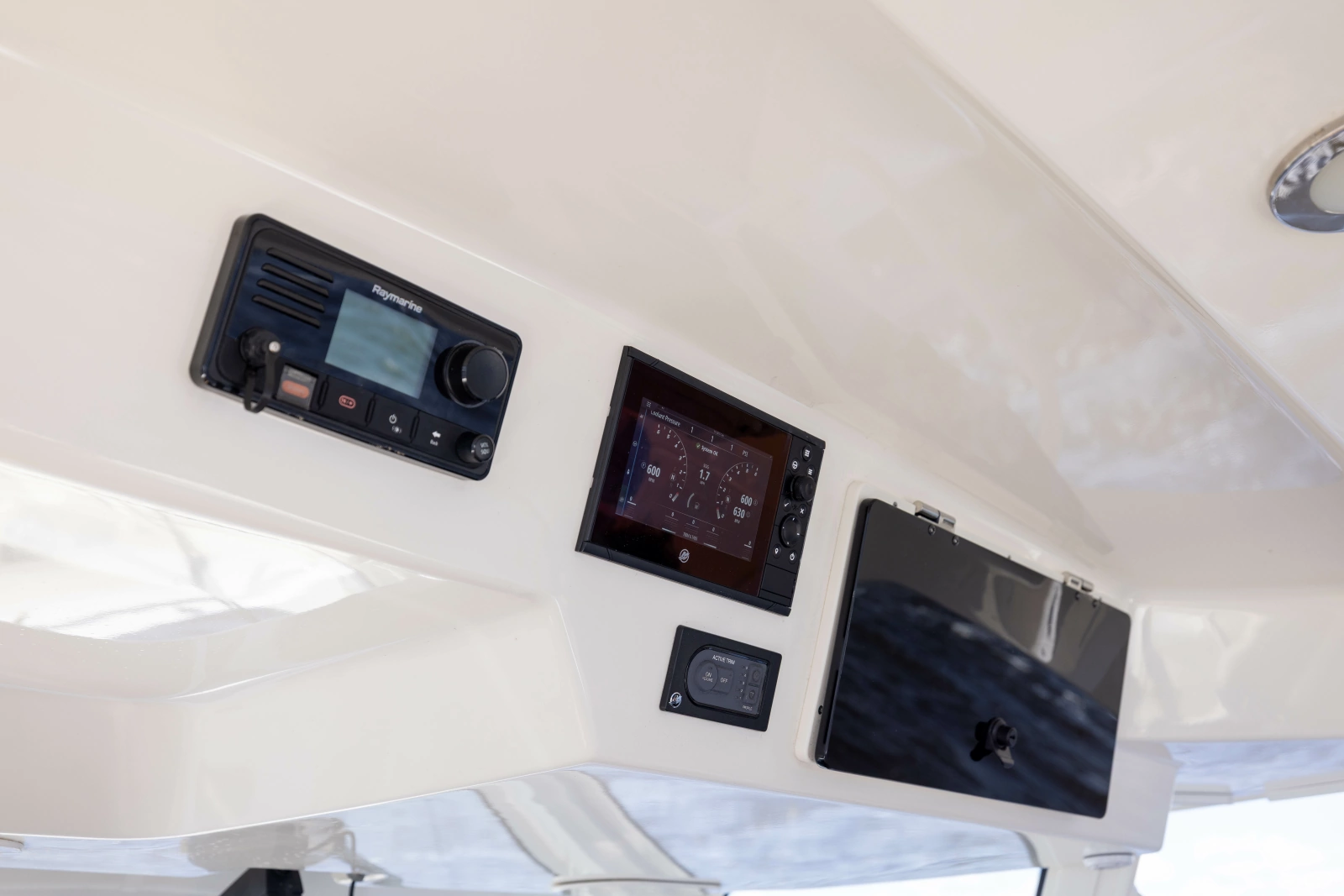 2021 Boston Whaler Realm