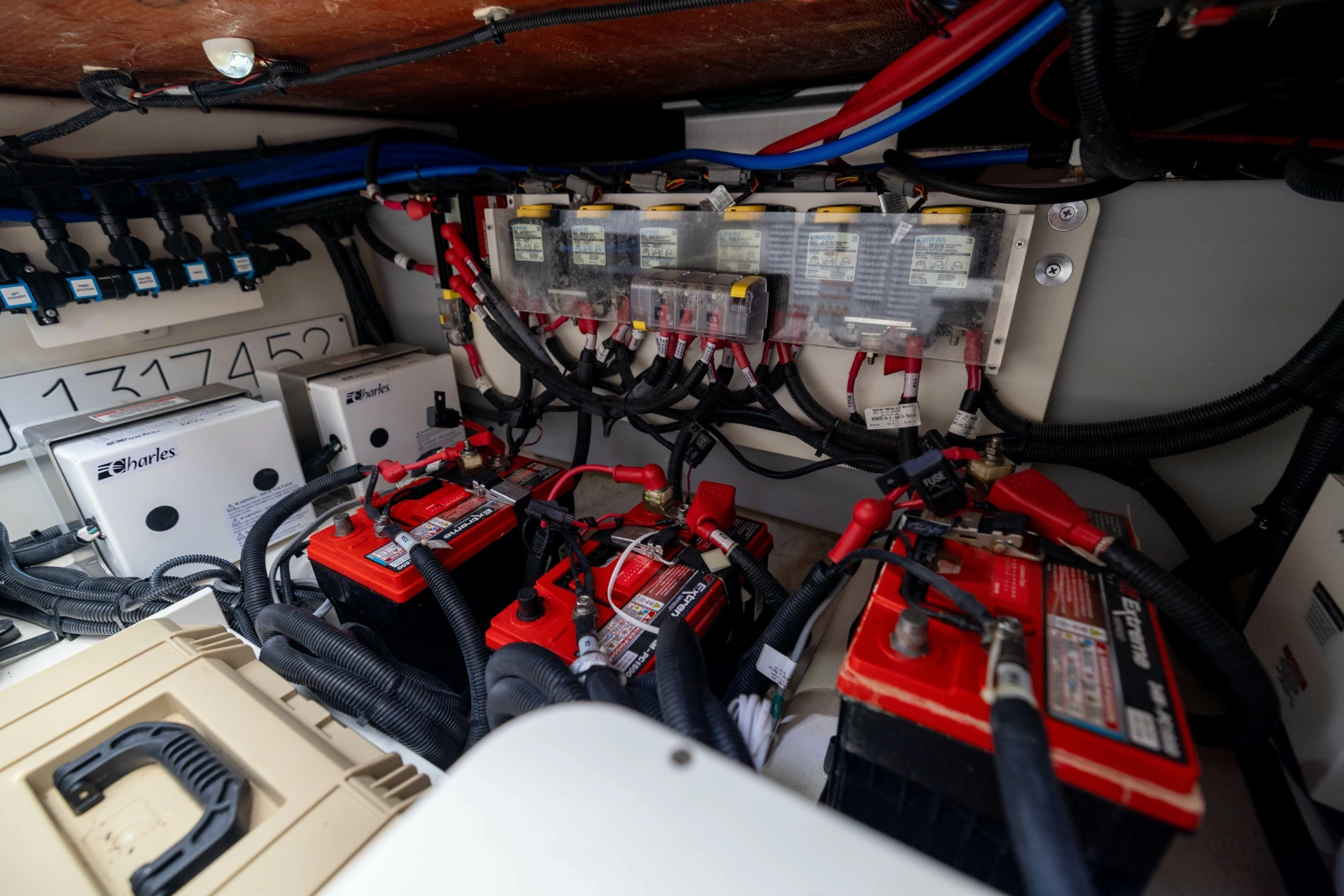 2021 Boston Whaler Realm