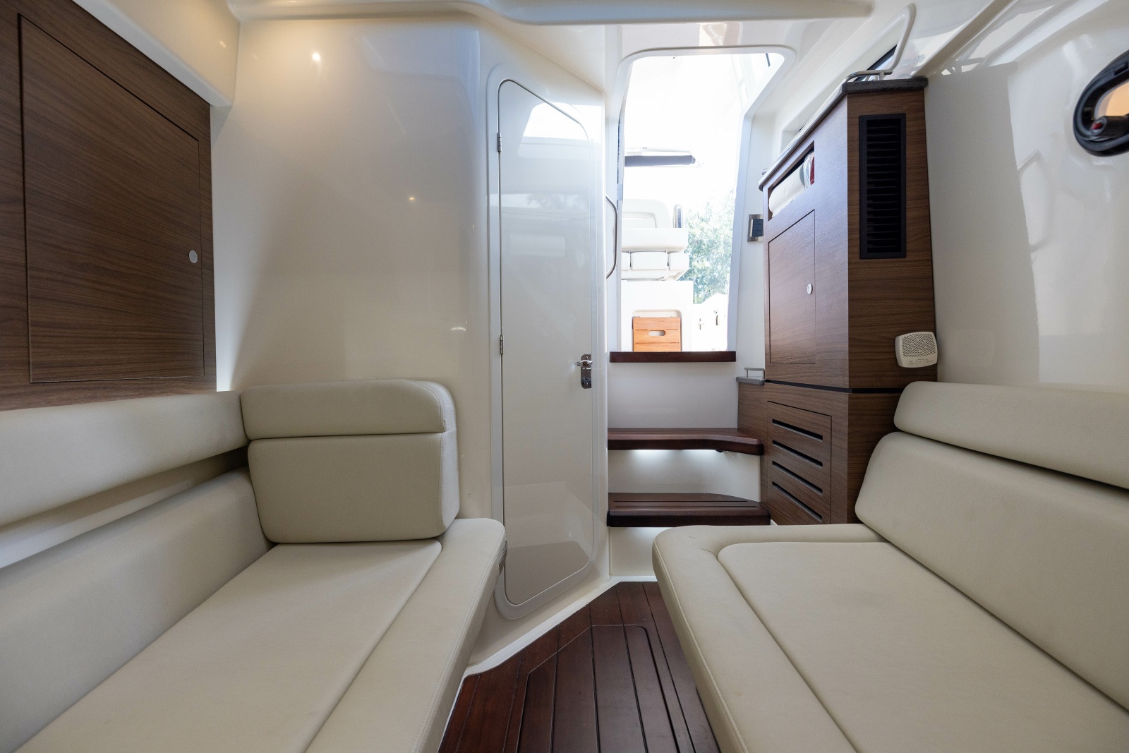 2021 Boston Whaler Realm