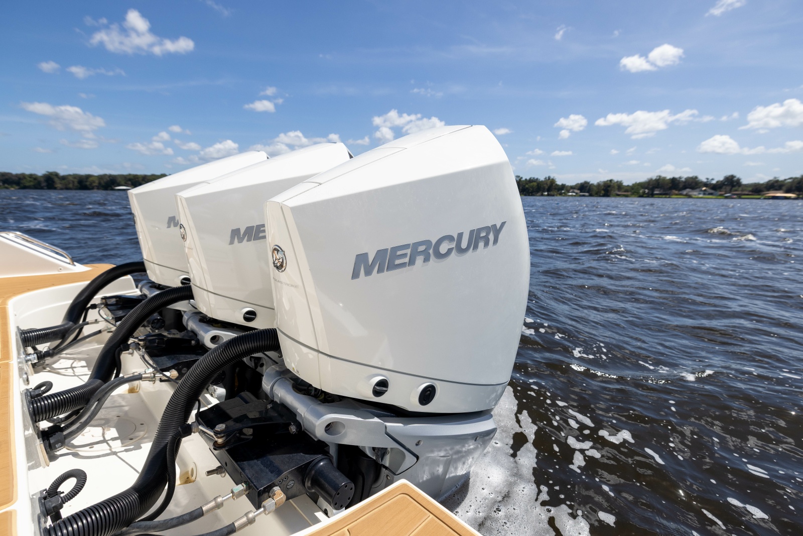 2021 Boston Whaler Realm