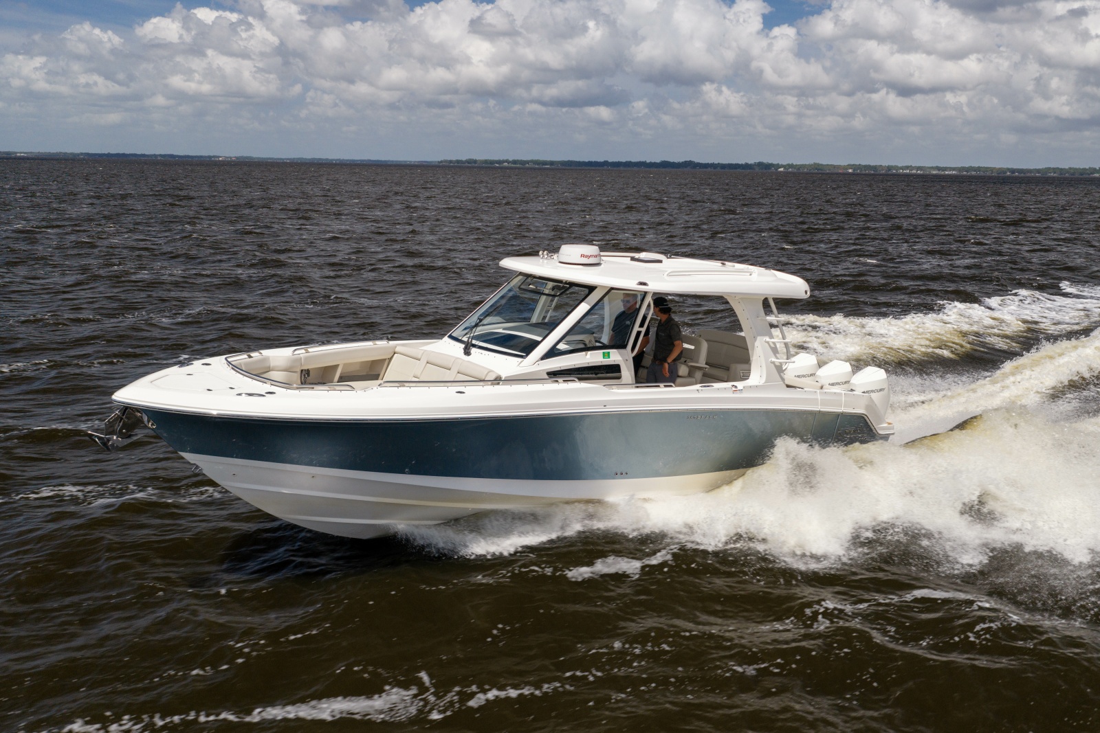 2021 Boston Whaler Realm