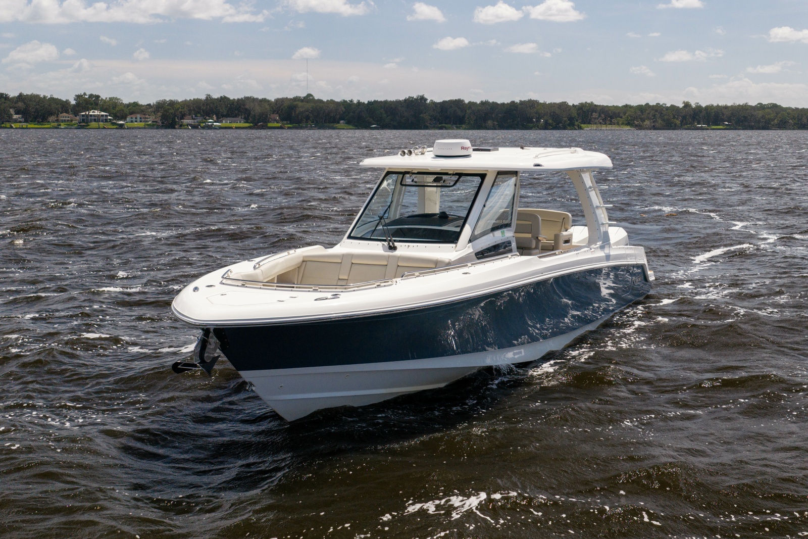 2021 Boston Whaler Realm