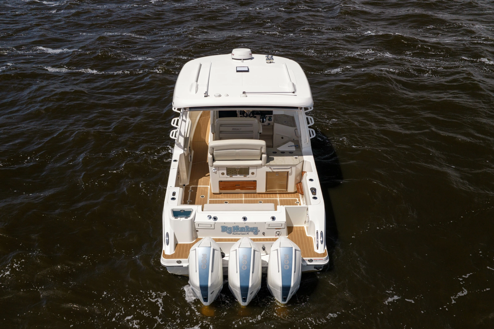 2021 Boston Whaler Realm