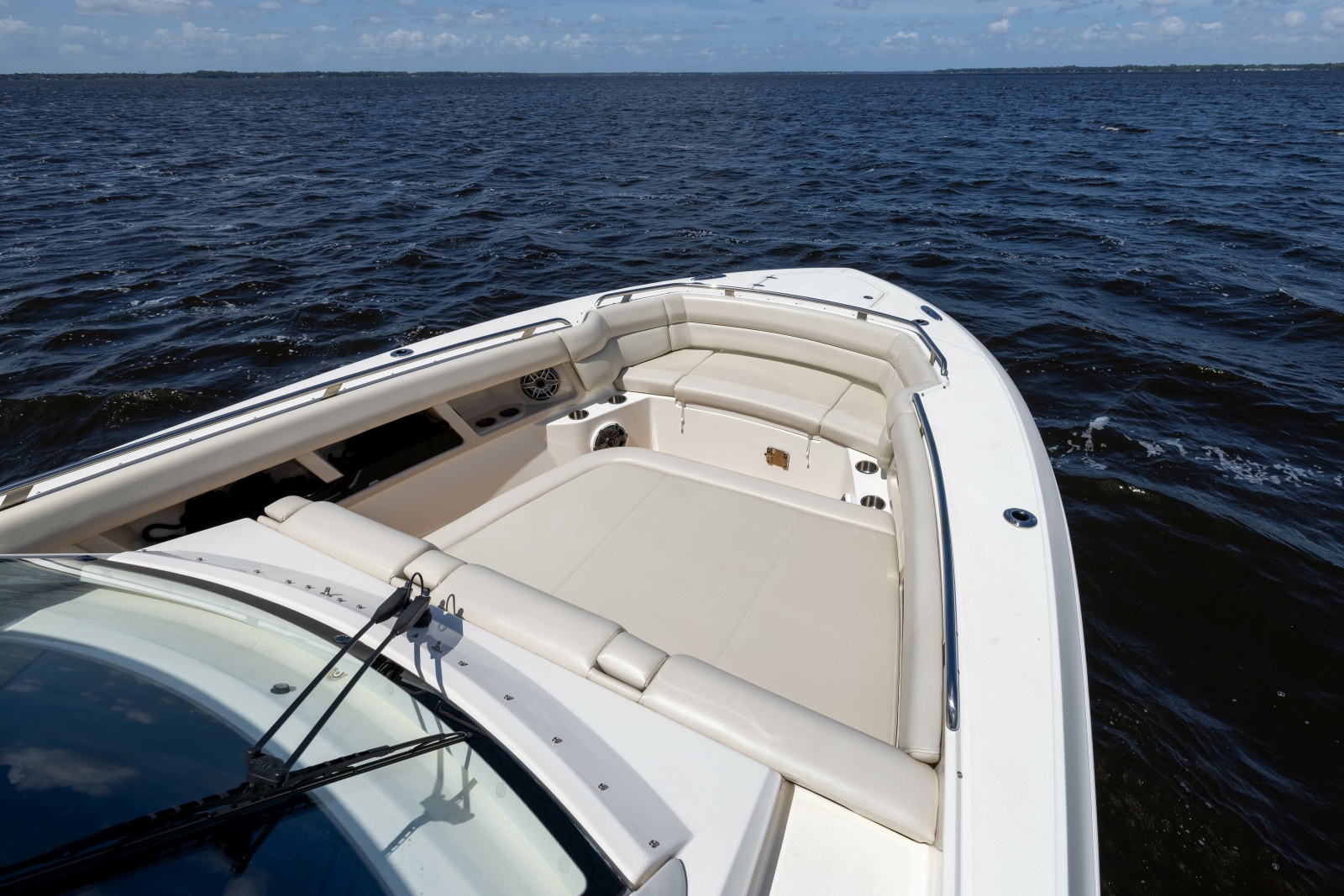 2021 Boston Whaler Realm