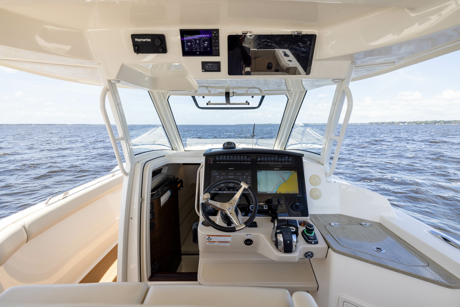 2021 Boston Whaler Realm