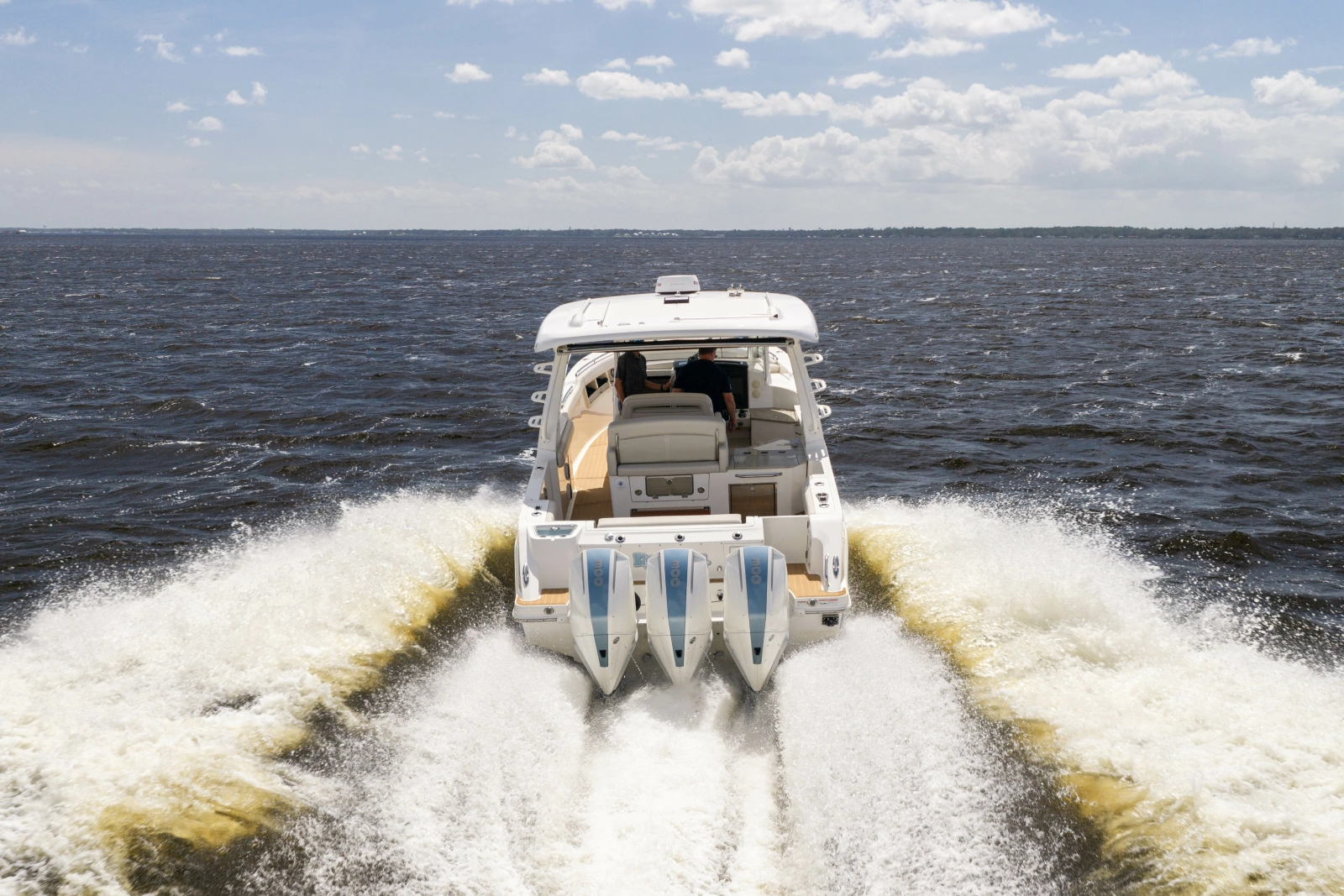 2021 Boston Whaler Realm