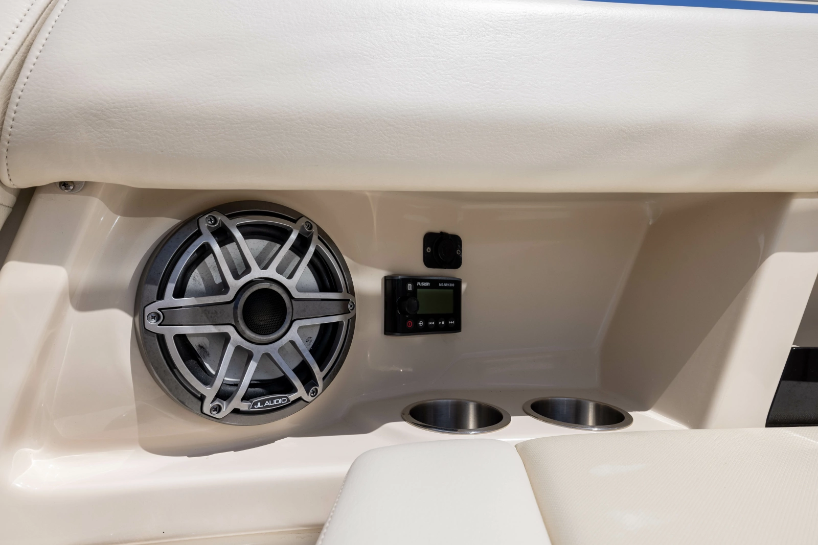 2021 Boston Whaler Realm