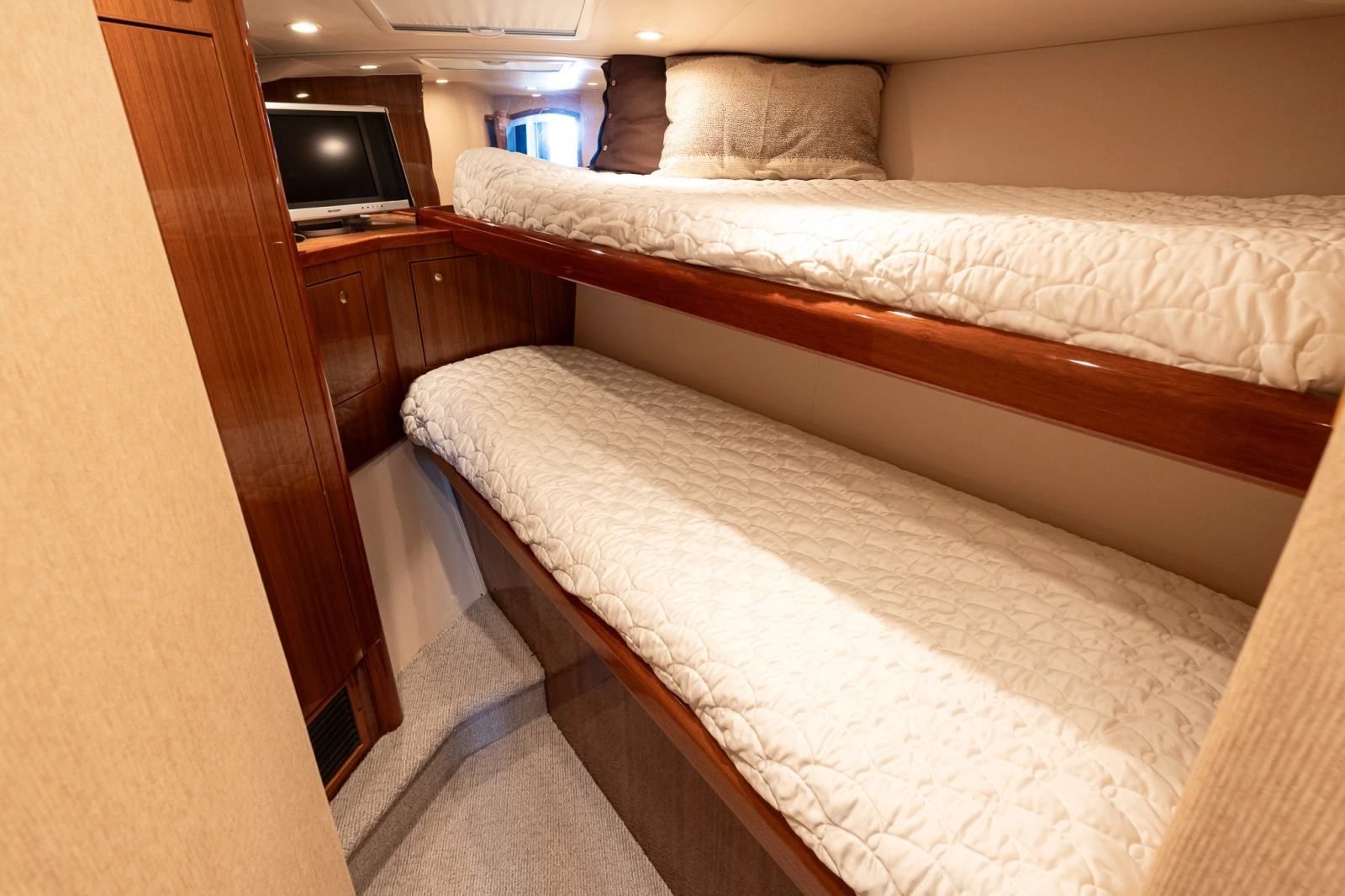 2007 Viking 48 Convertible