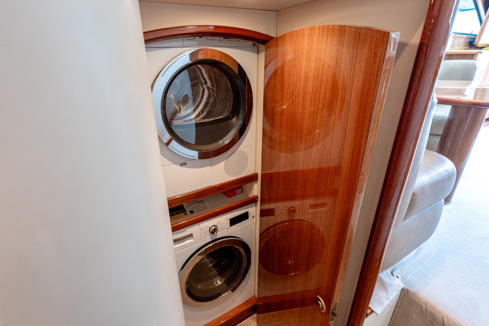 2007 Viking 48 Convertible