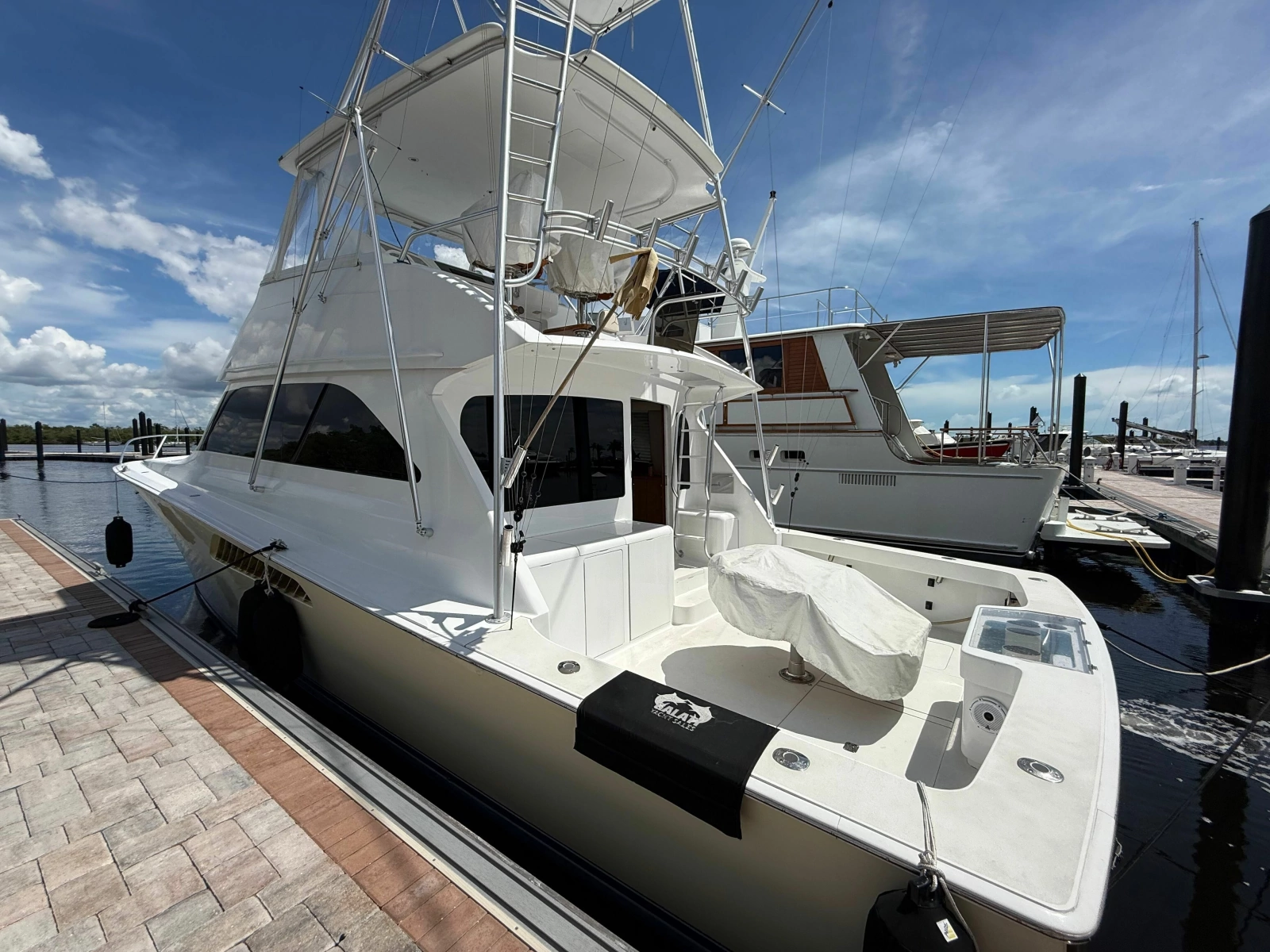 2002 Viking 52 Convertible