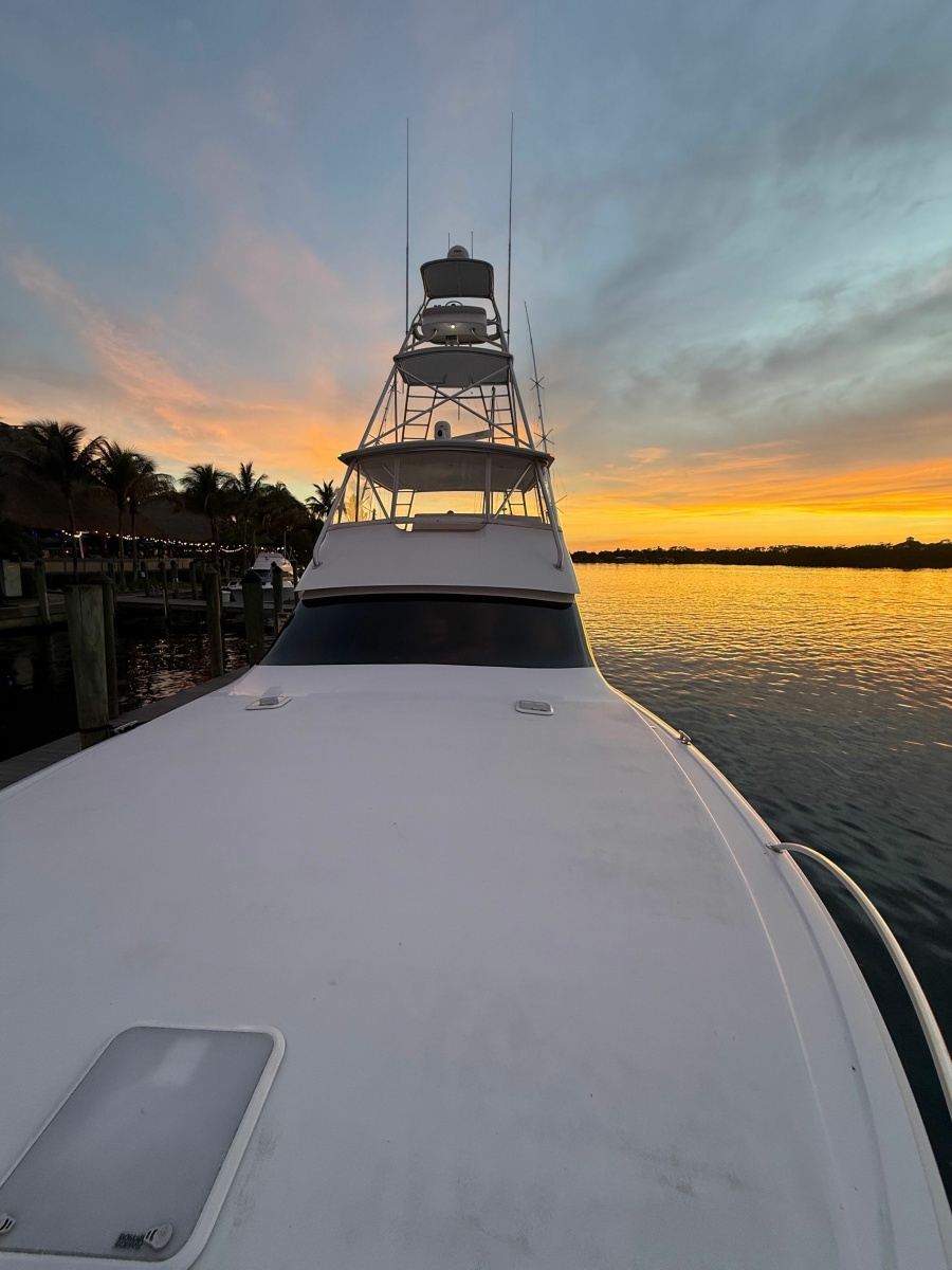 2002 Viking 52 Convertible