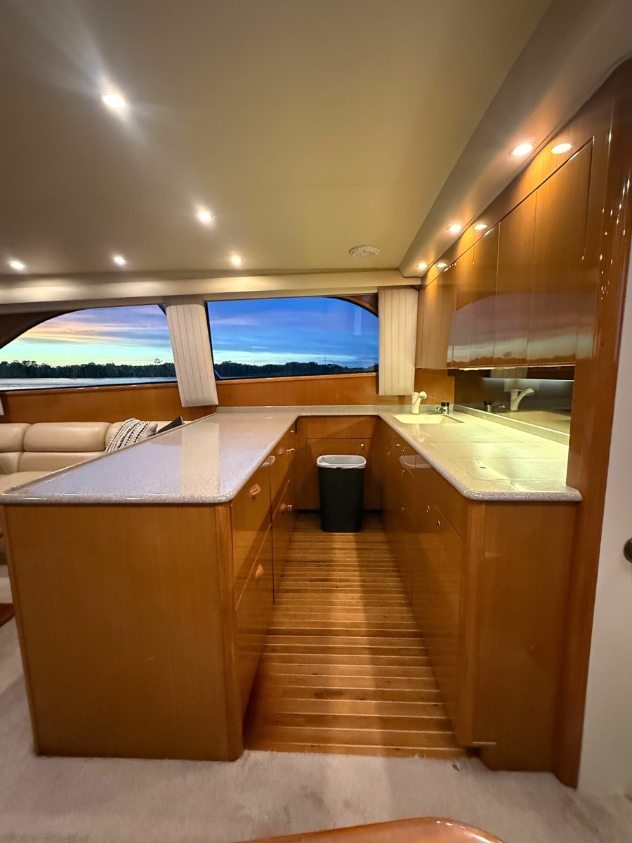 2002 Viking 52 Convertible