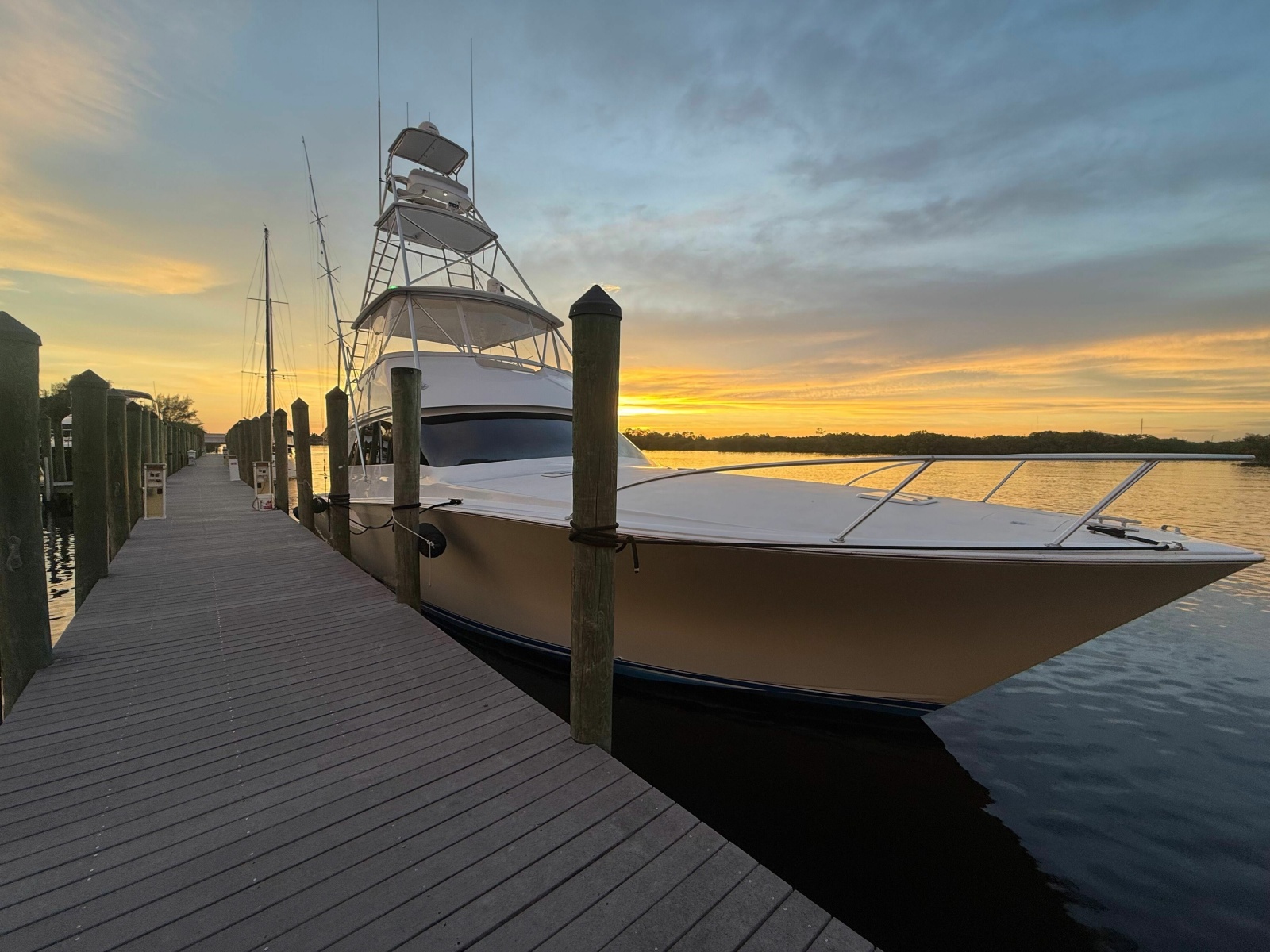 2002 Viking 52 Convertible