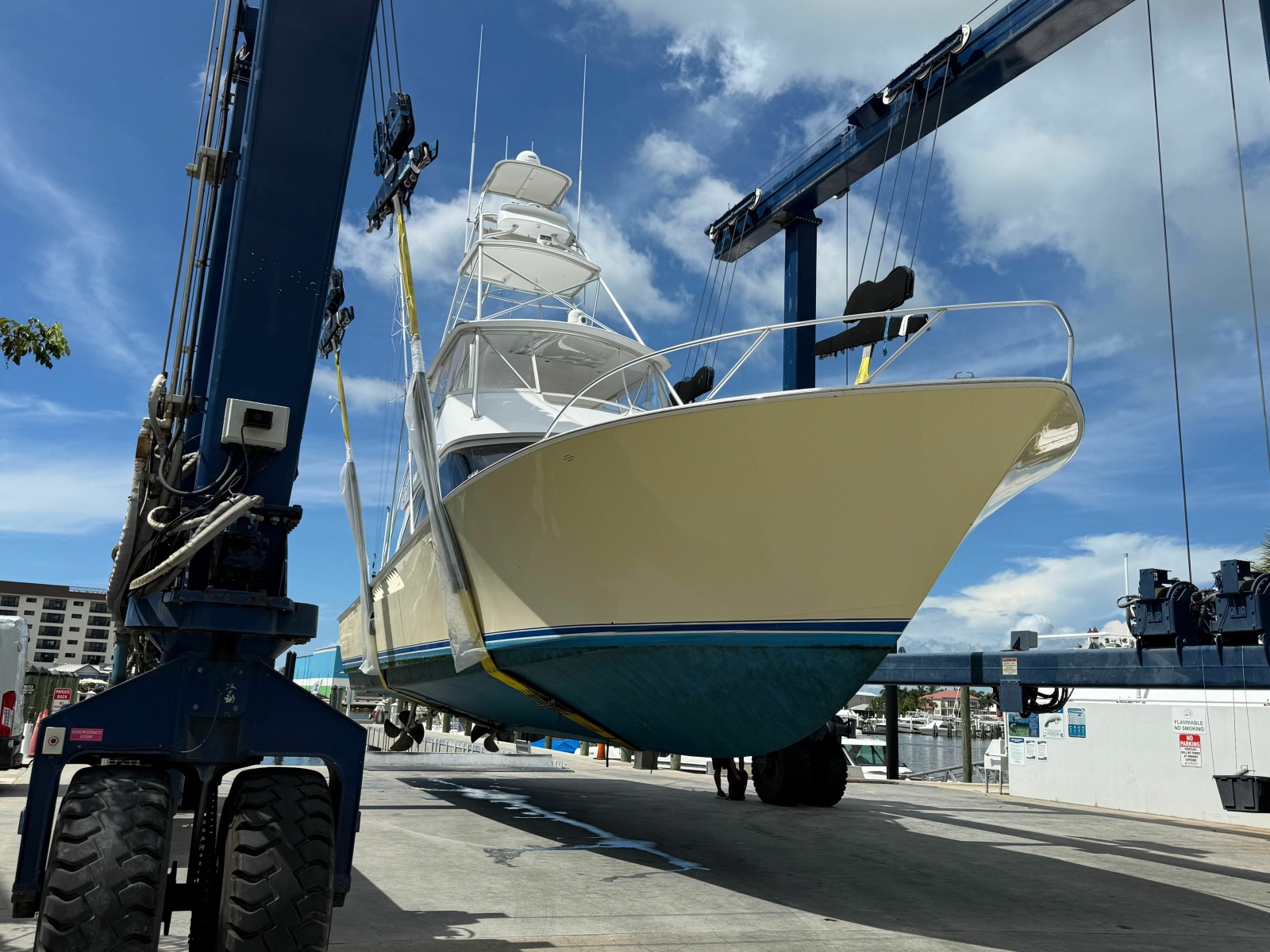 2002 Viking 52 Convertible
