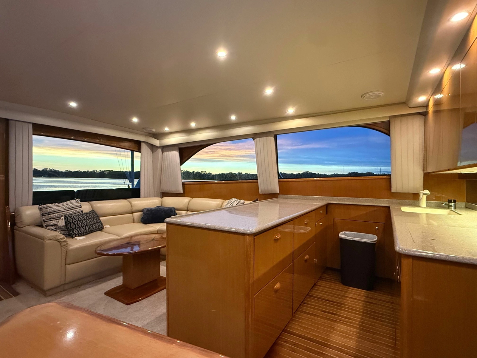 2002 Viking 52 Convertible