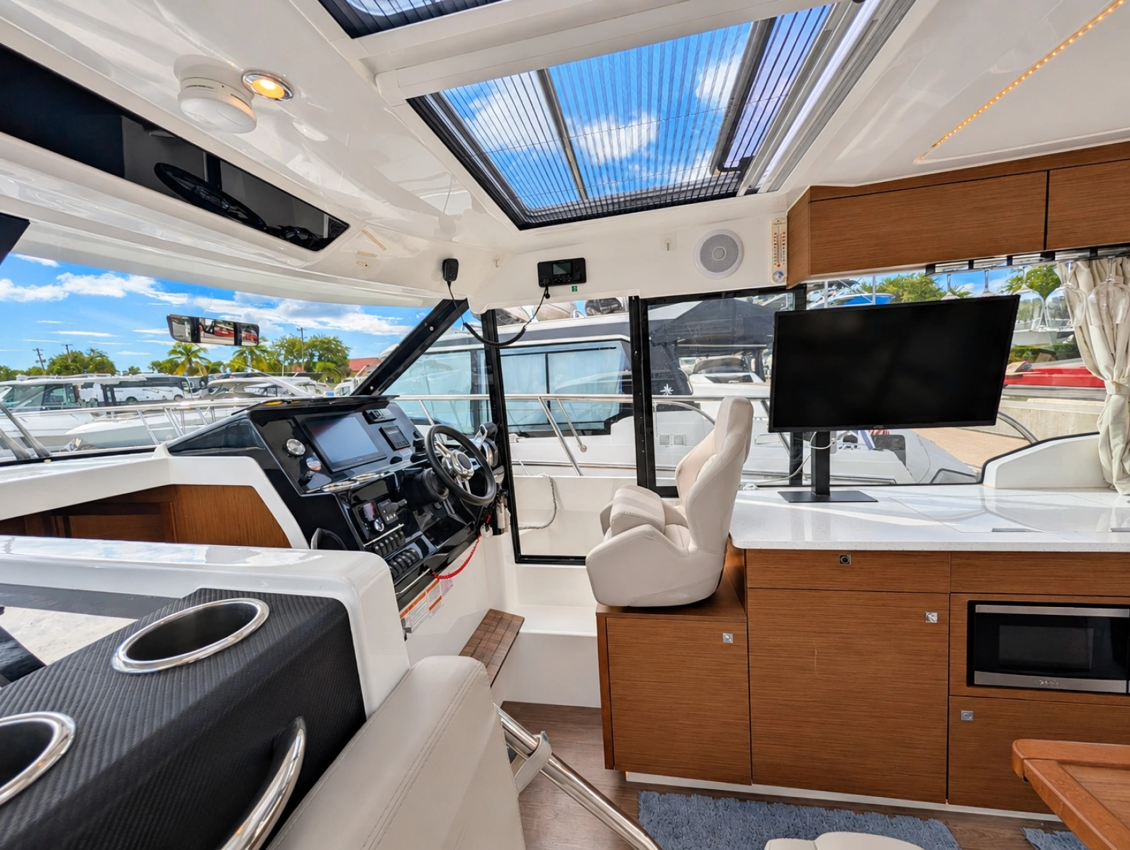 2022 Jeanneau NC 1095 Coupe