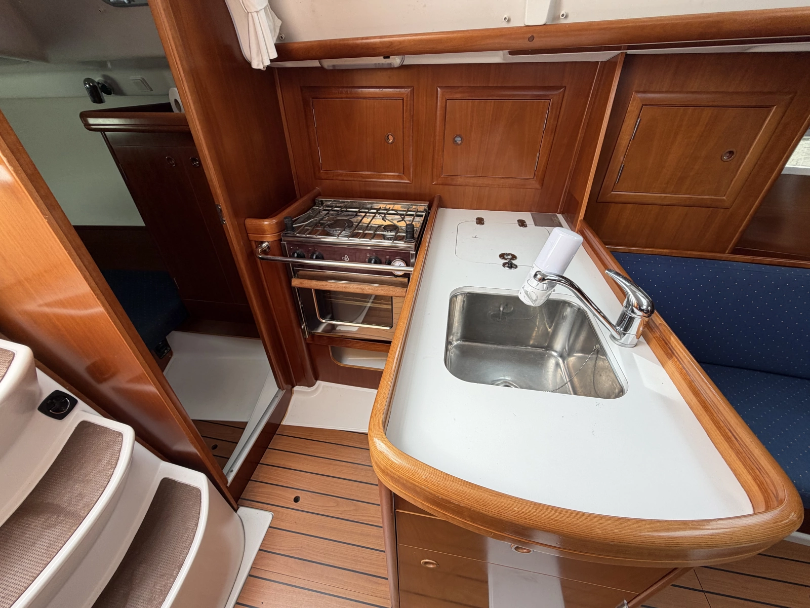 2004 Beneteau 