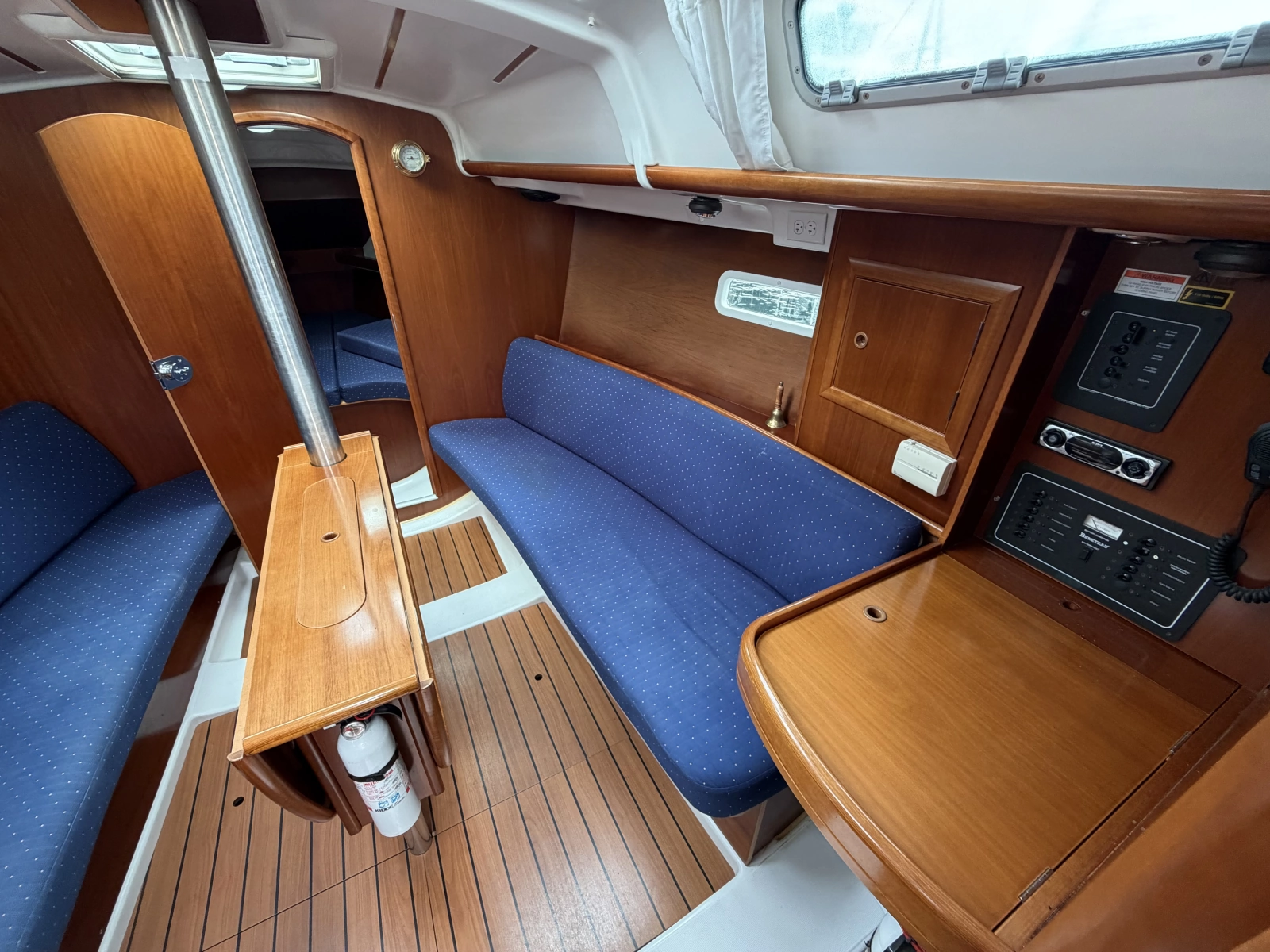2004 Beneteau 