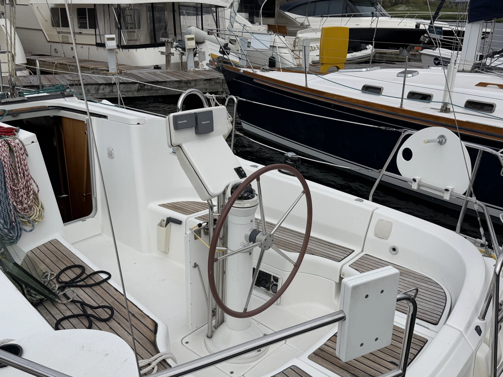 2004 Beneteau 