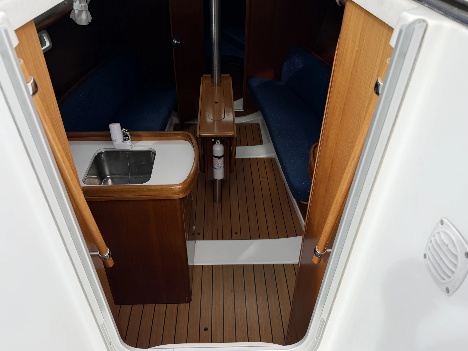 2004 Beneteau 