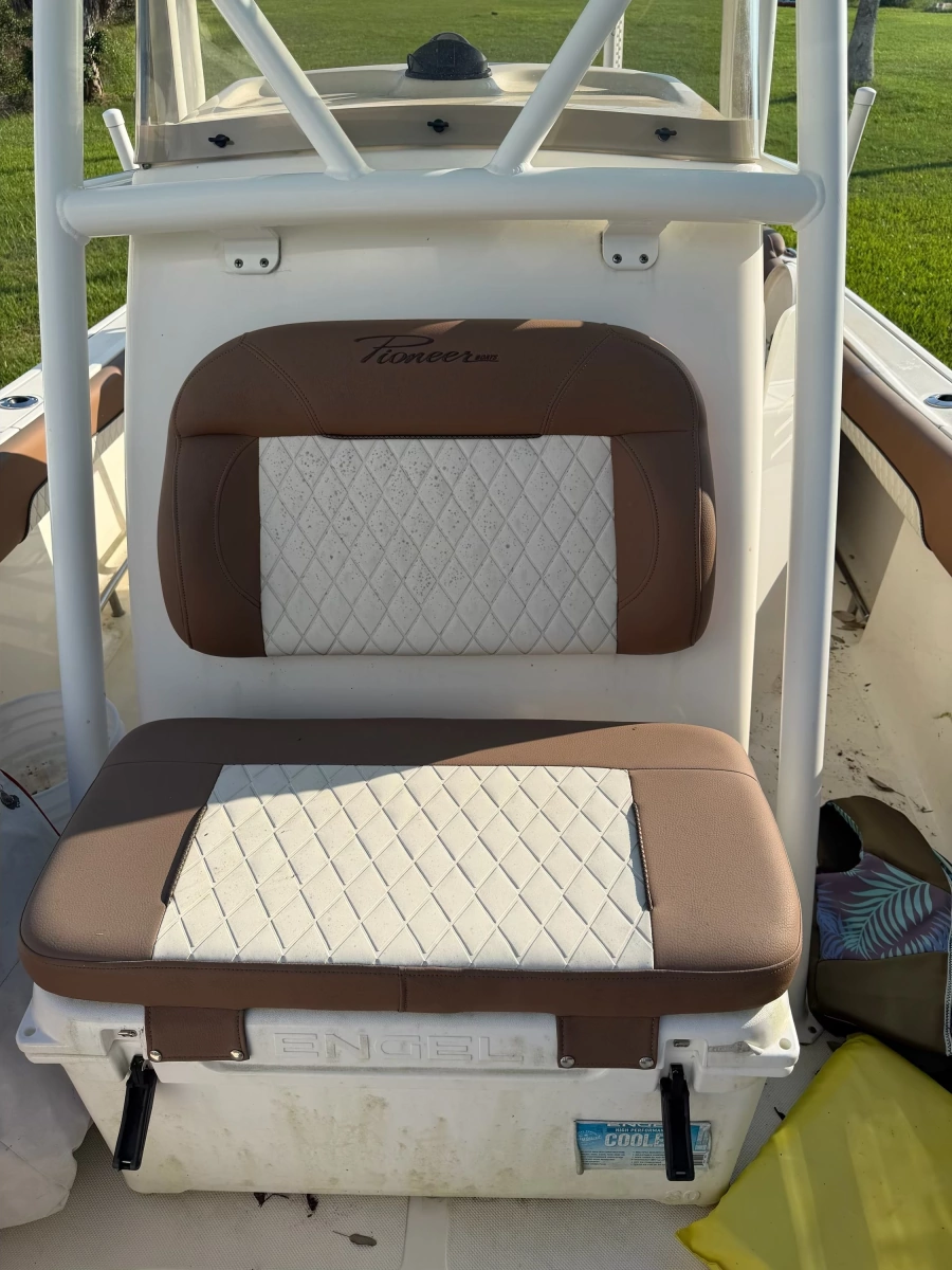 2021 Pioneer 222 Islander