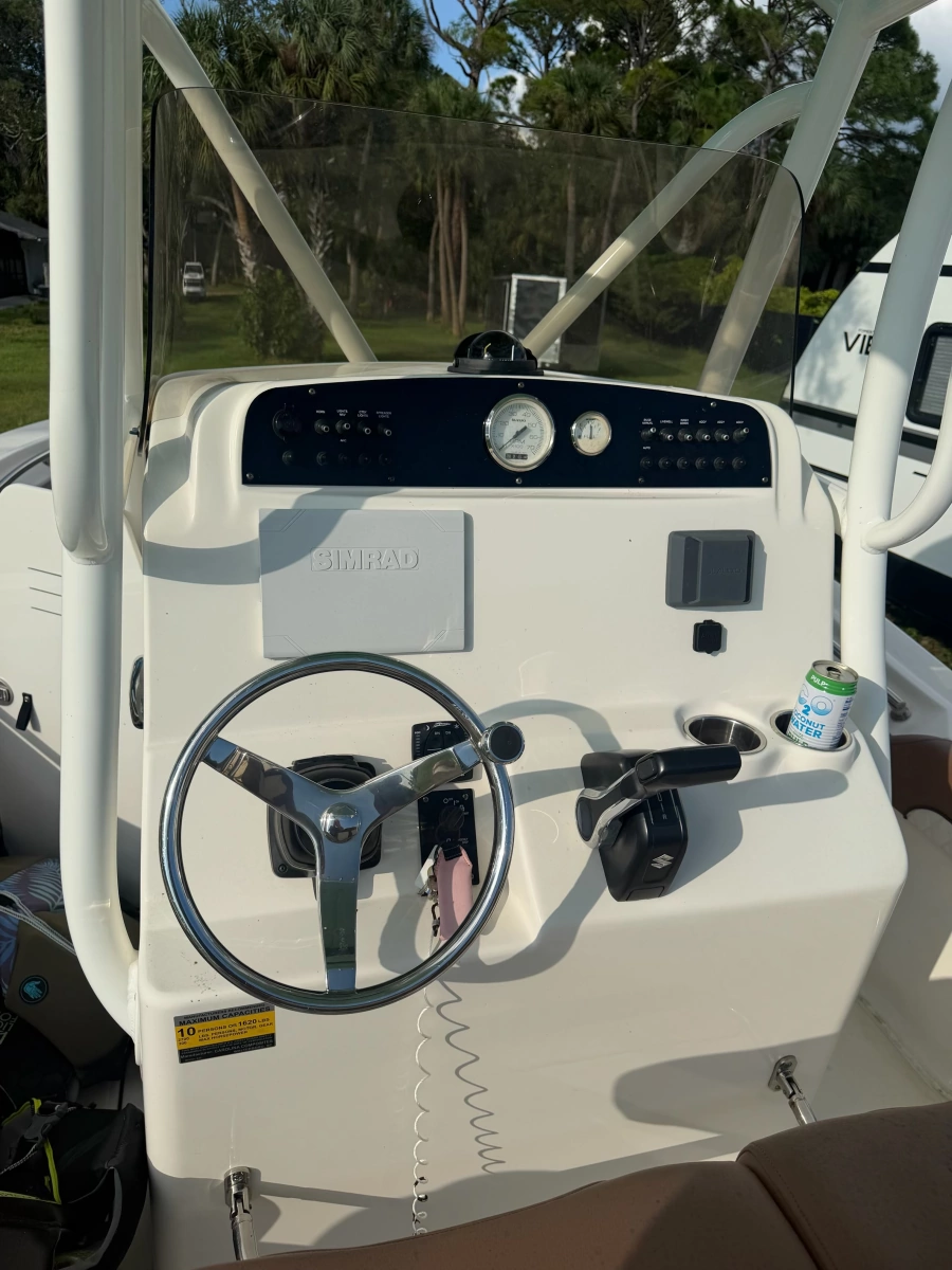 2021 Pioneer 222 Islander