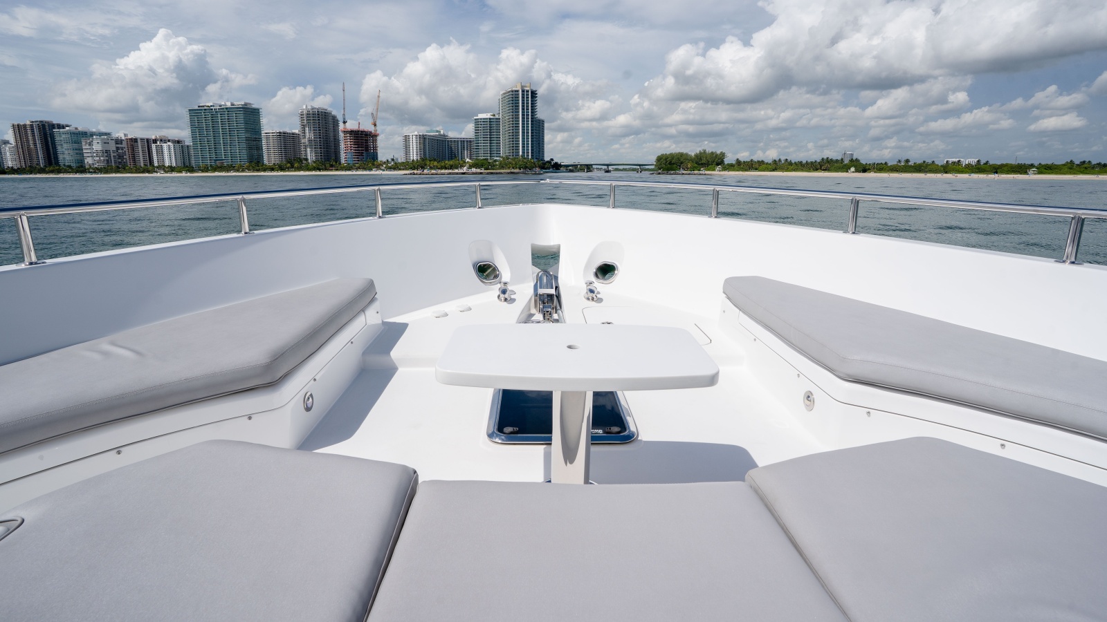2018 Hatteras M75