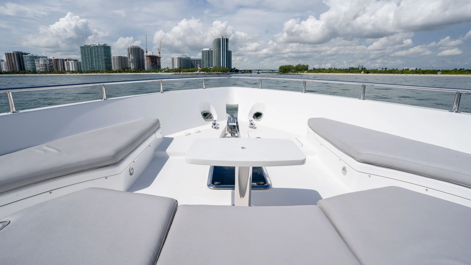 2018 Hatteras M75