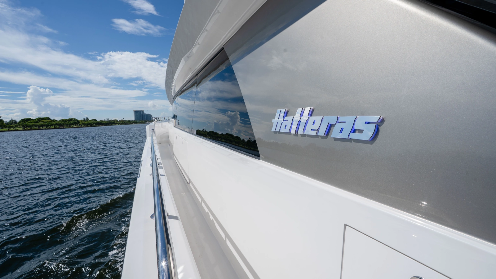 2018 Hatteras M75
