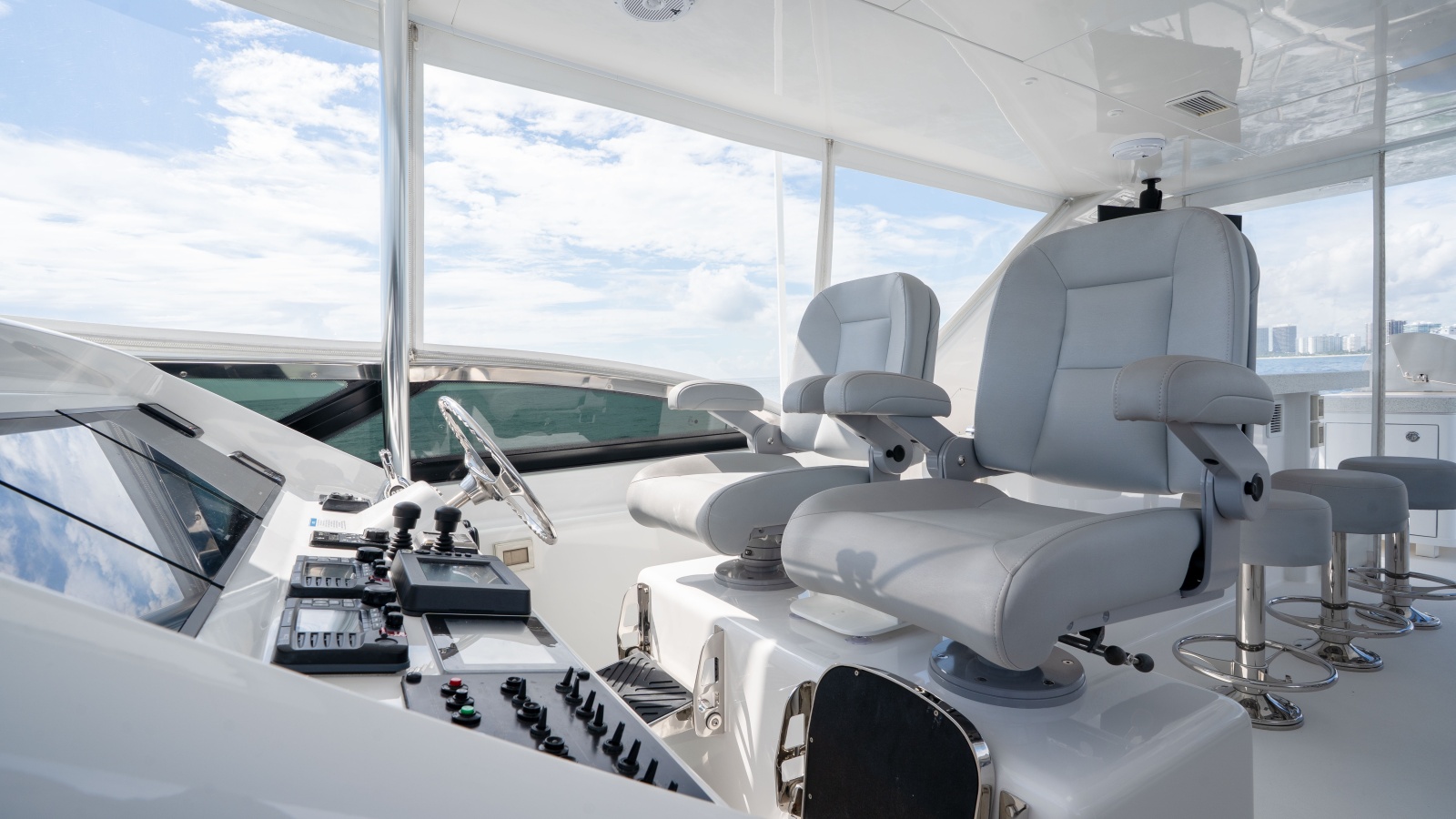 2018 Hatteras M75