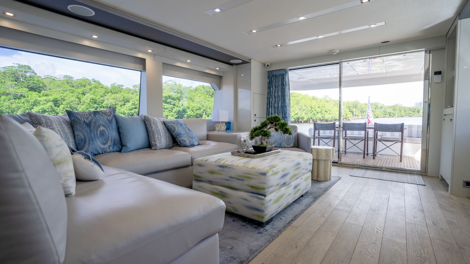 2018 Hatteras M75