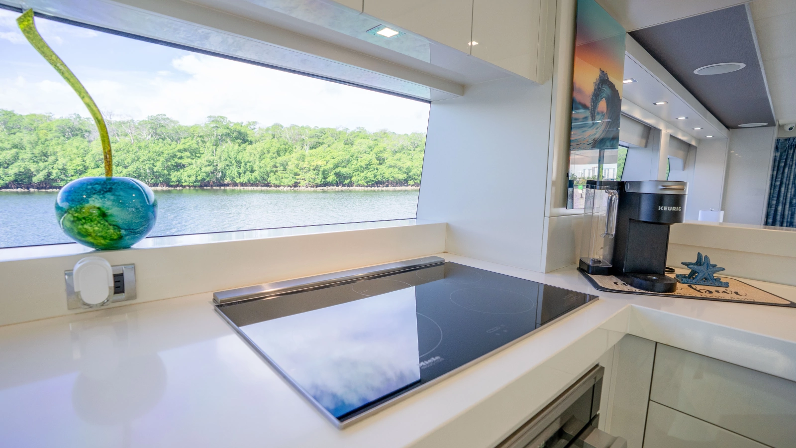 2018 Hatteras M75