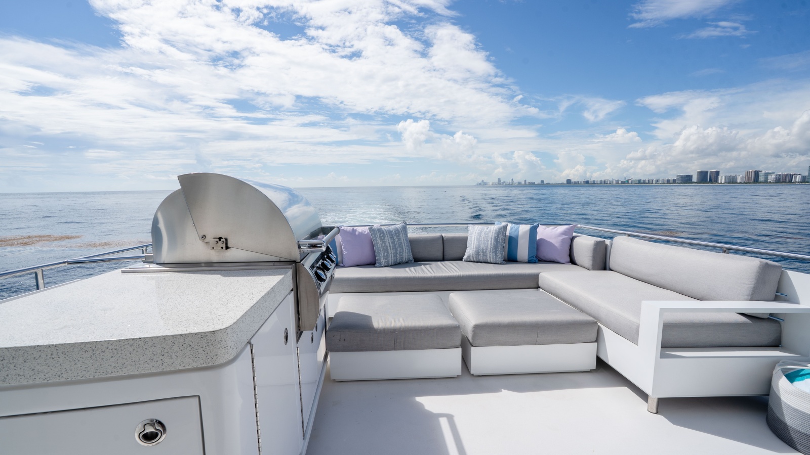 2018 Hatteras M75