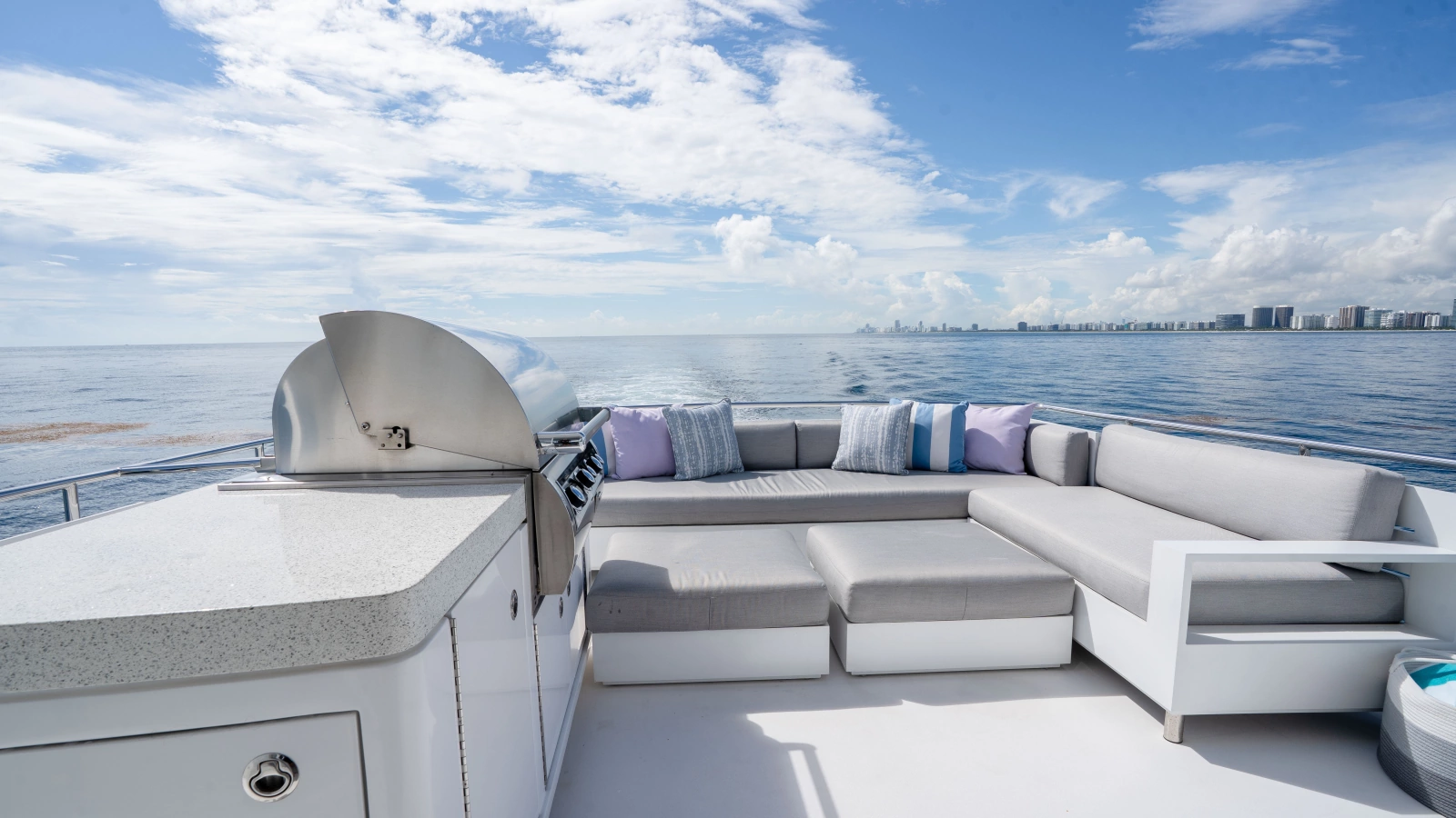2018 Hatteras M75