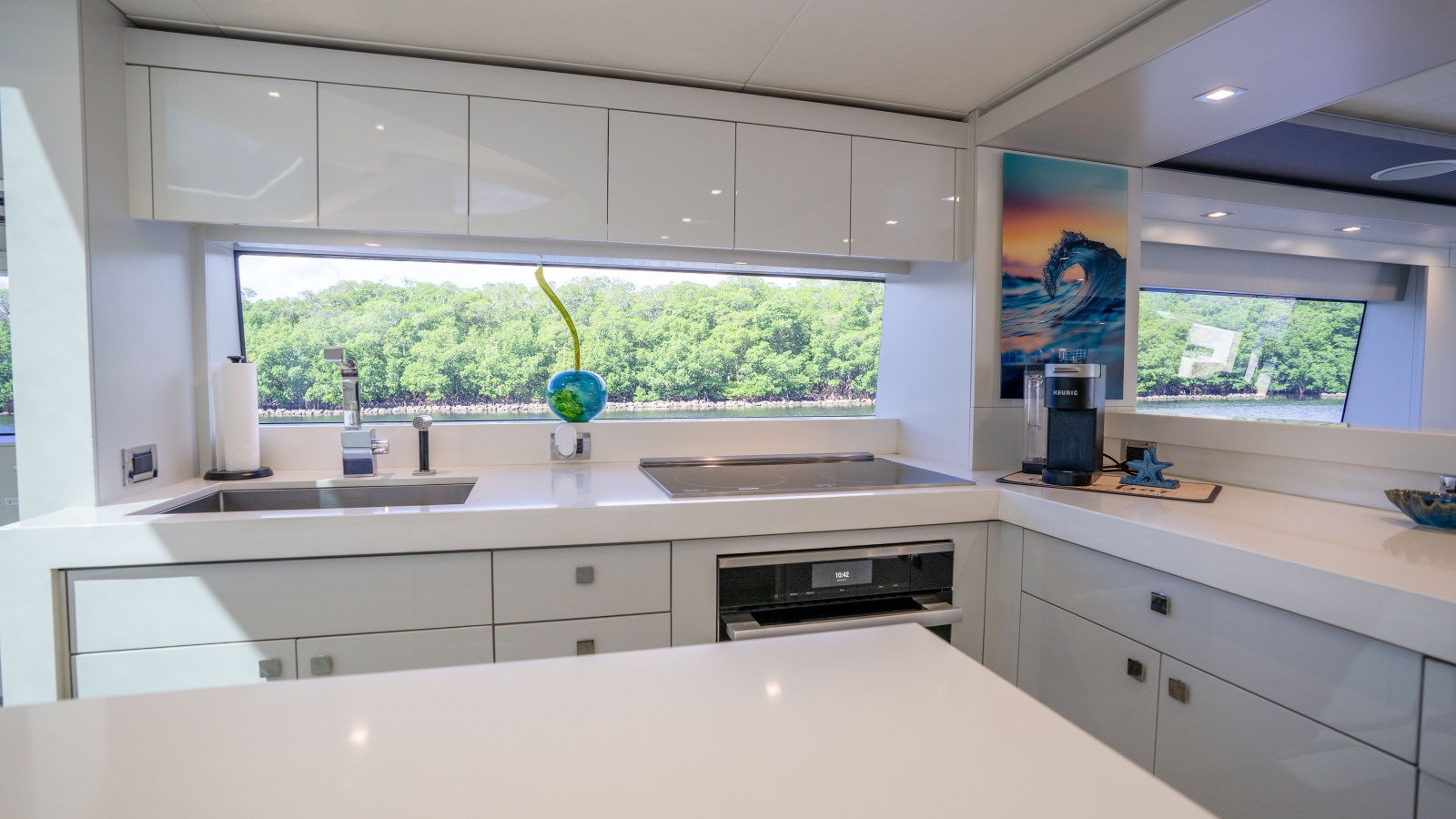2018 Hatteras M75