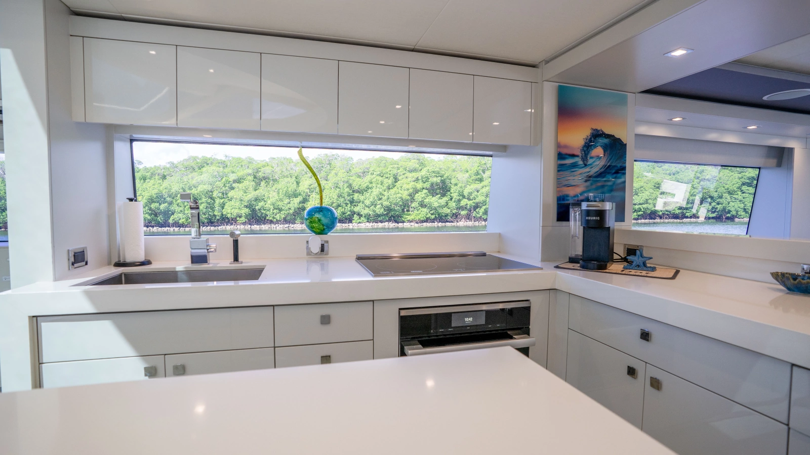 2018 Hatteras M75