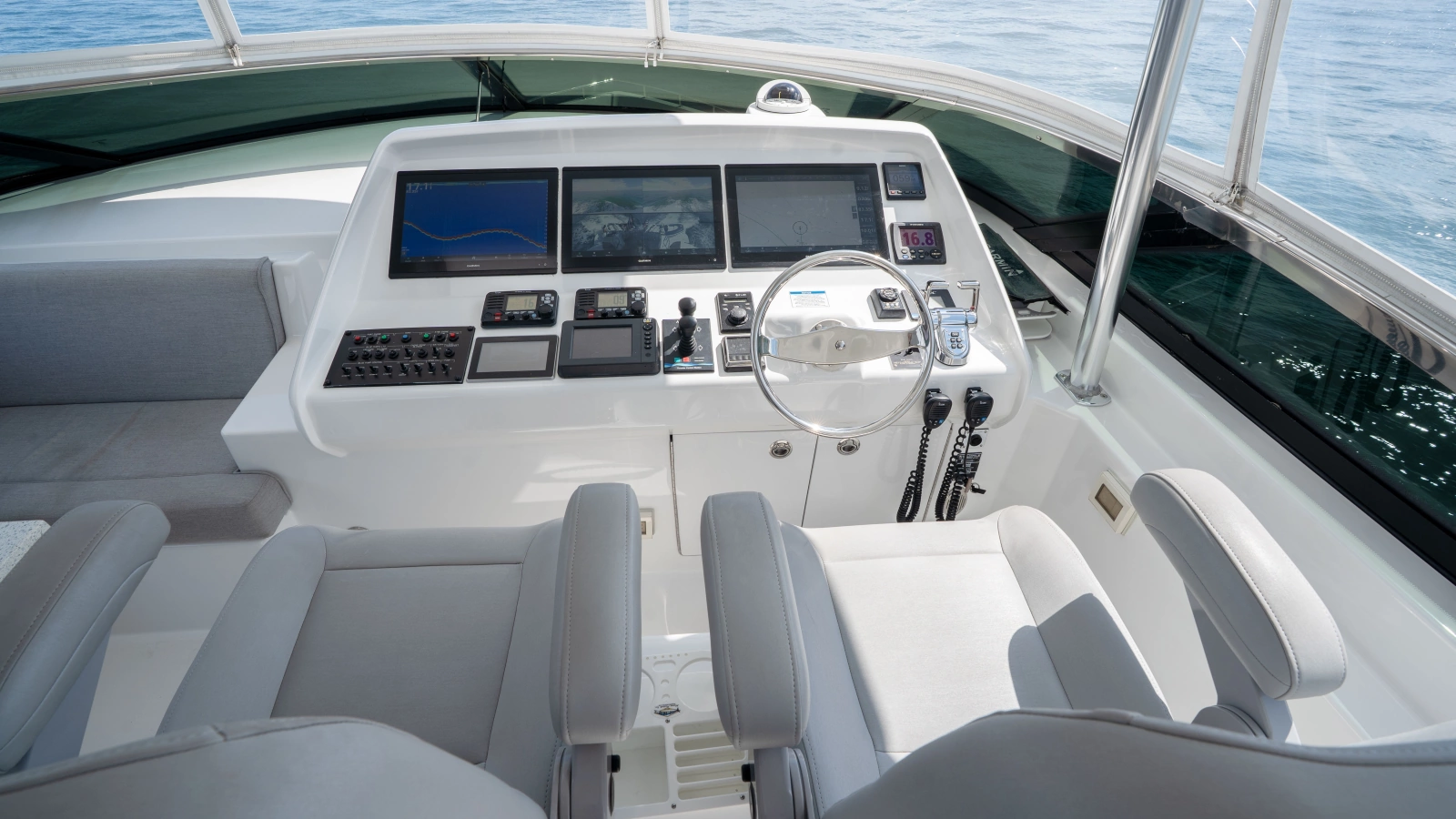 2018 Hatteras M75