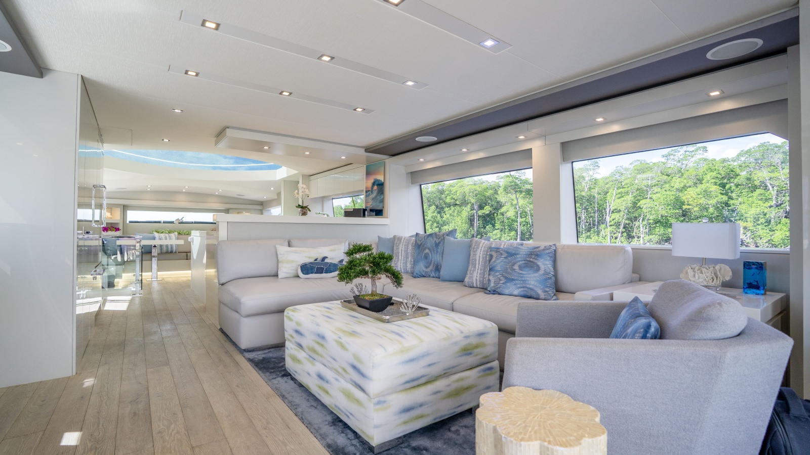 2018 Hatteras M75