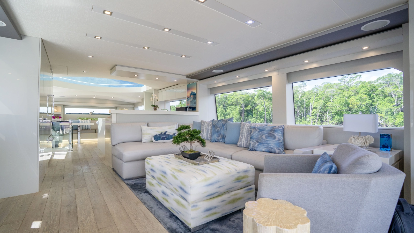 2018 Hatteras M75