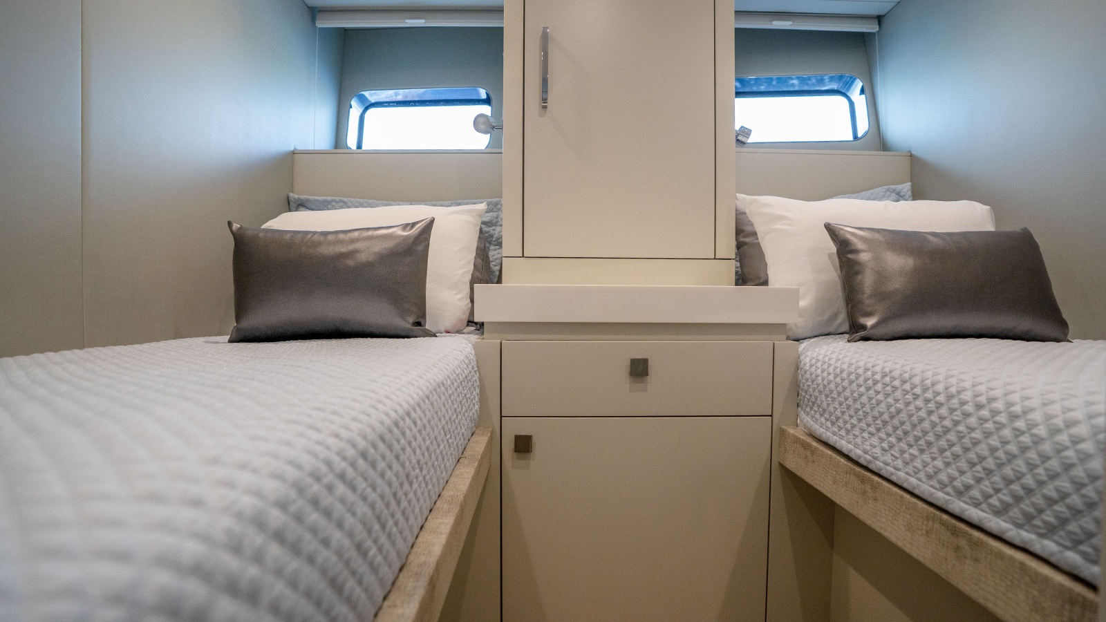 2018 Hatteras M75