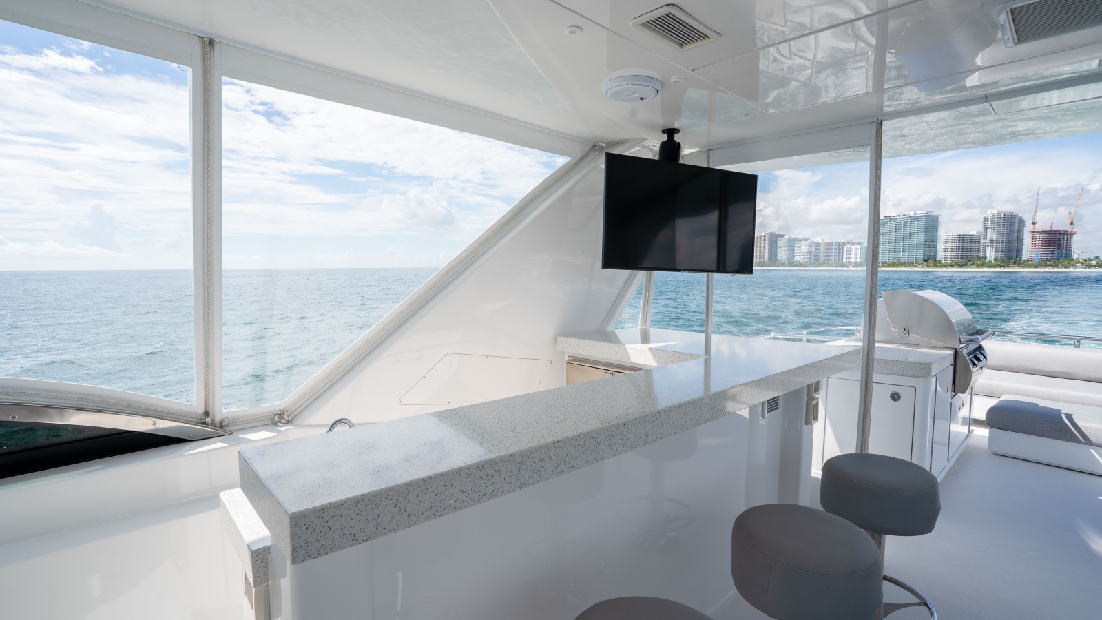 2018 Hatteras M75