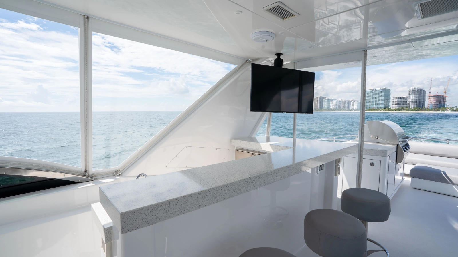 2018 Hatteras M75