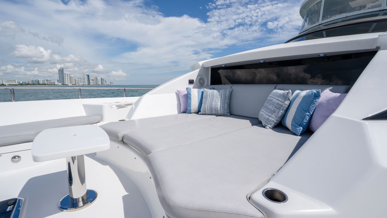 2018 Hatteras M75