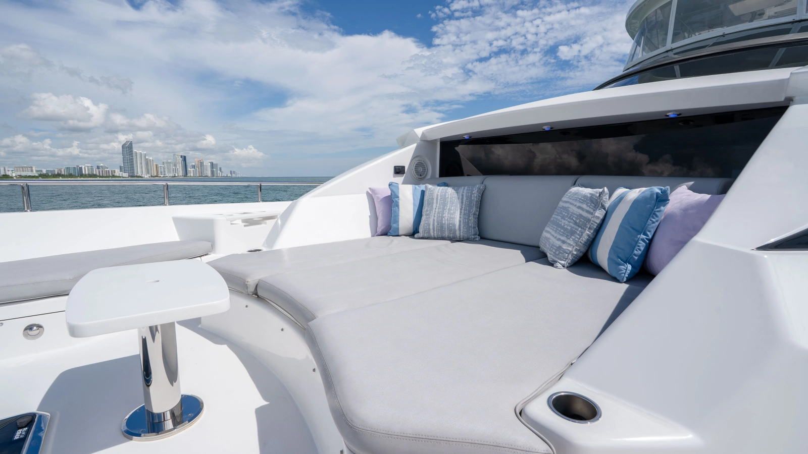 2018 Hatteras M75