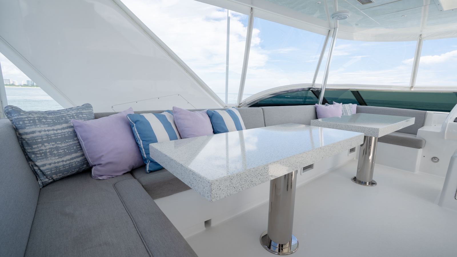 2018 Hatteras M75