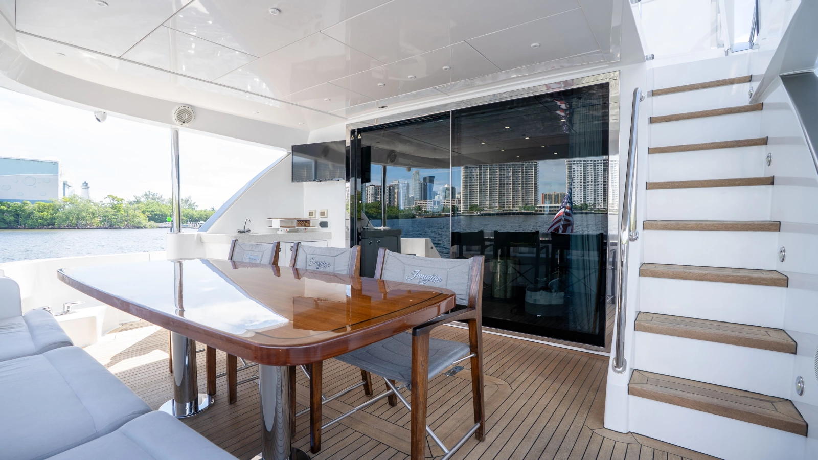 2018 Hatteras M75