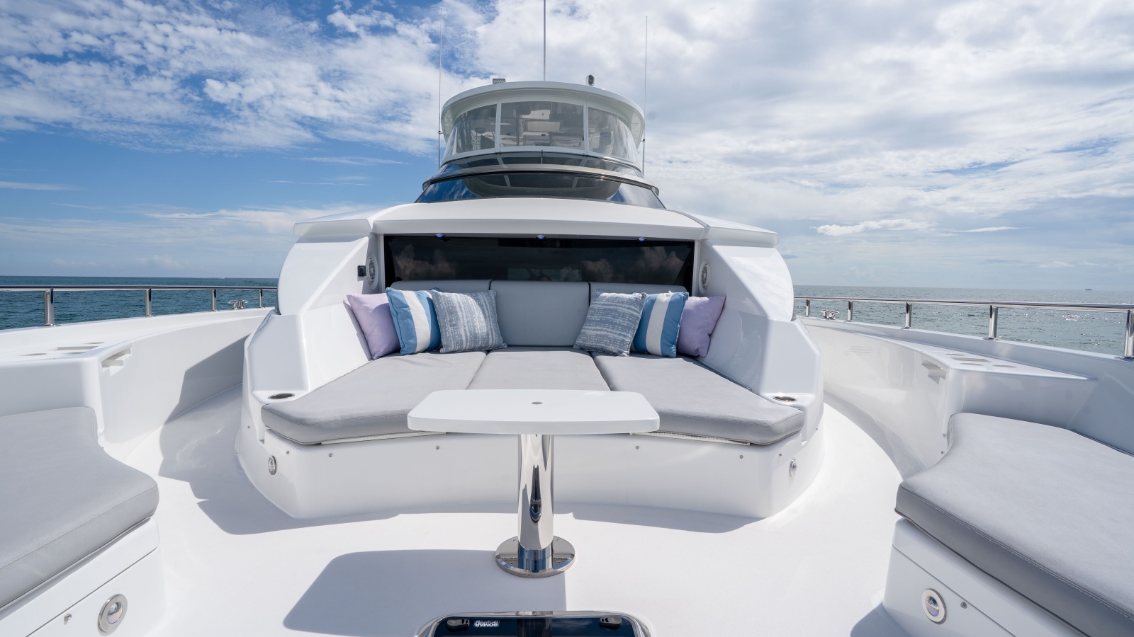 2018 Hatteras M75