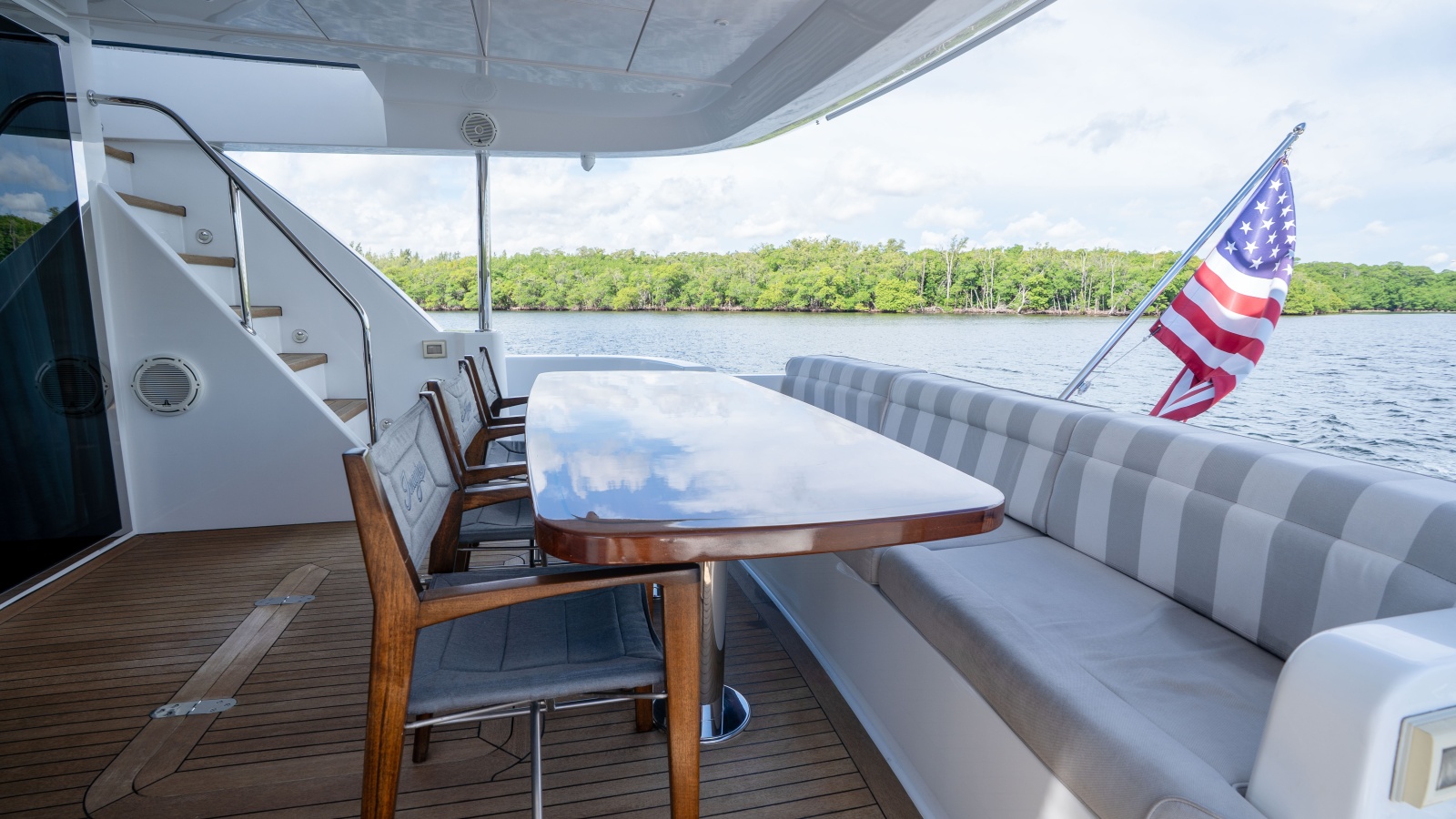 2018 Hatteras M75