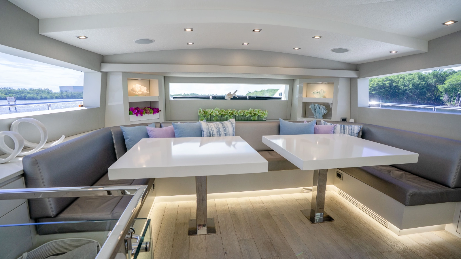 2018 Hatteras M75