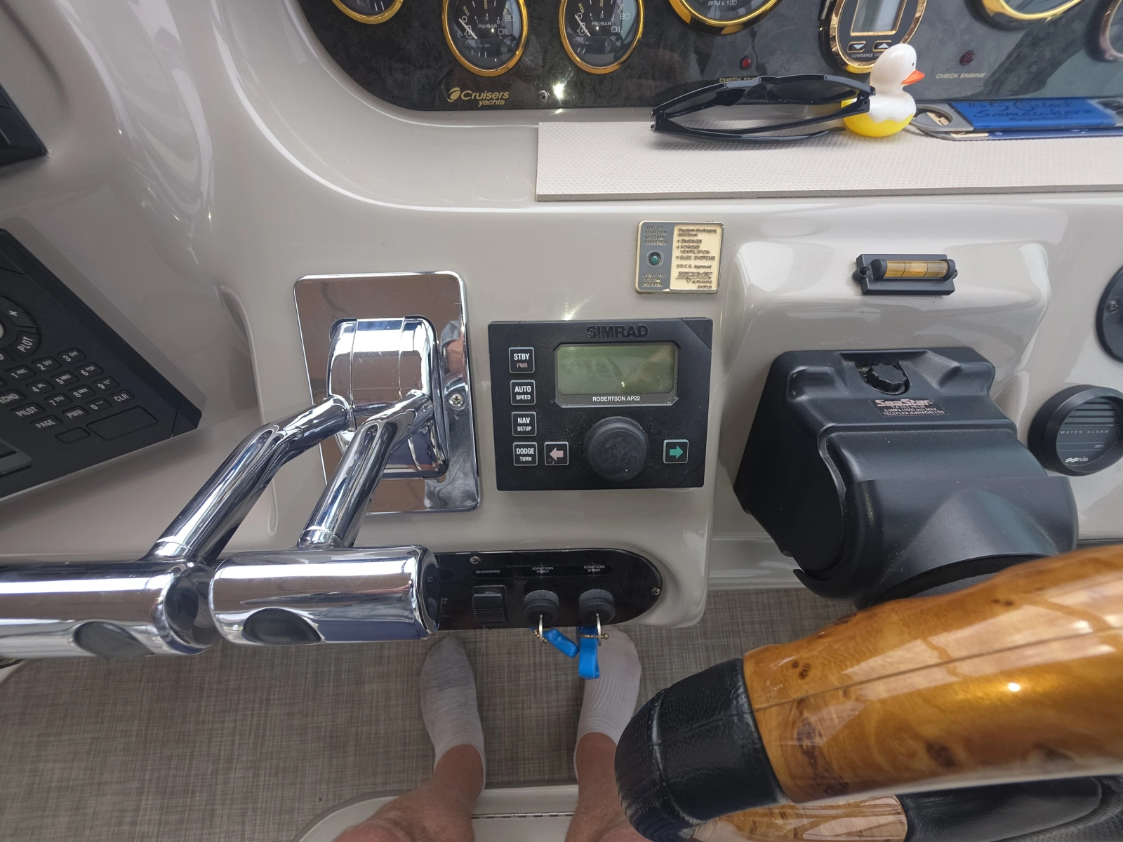 2001 Cruisers Yachts 3572